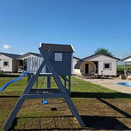 Tatil Evi Homes With Pool, Sauna And Jacuzzi Gąski