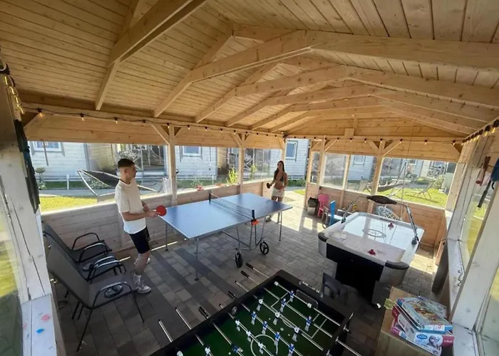 Homes With Pool, Sauna And Jacuzzi